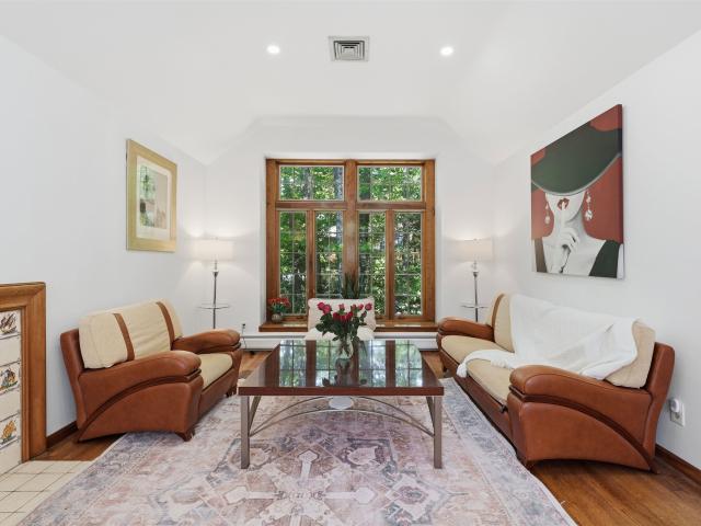 2 Carol Rd