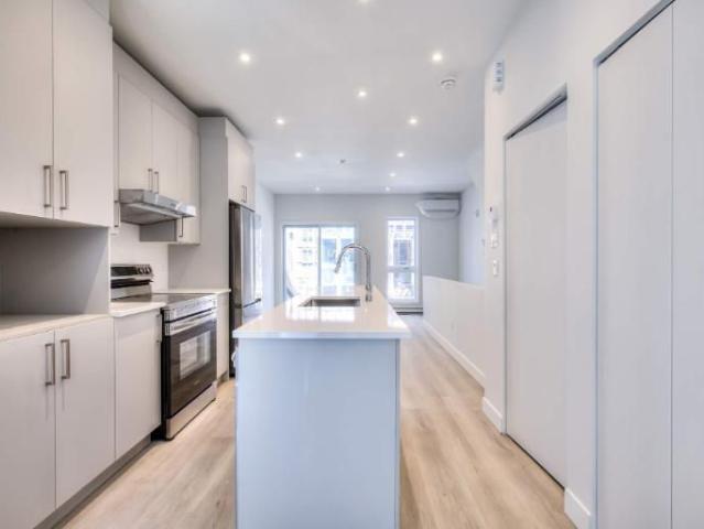 2 CH 1 SDB Montréal $2,000 /mo
