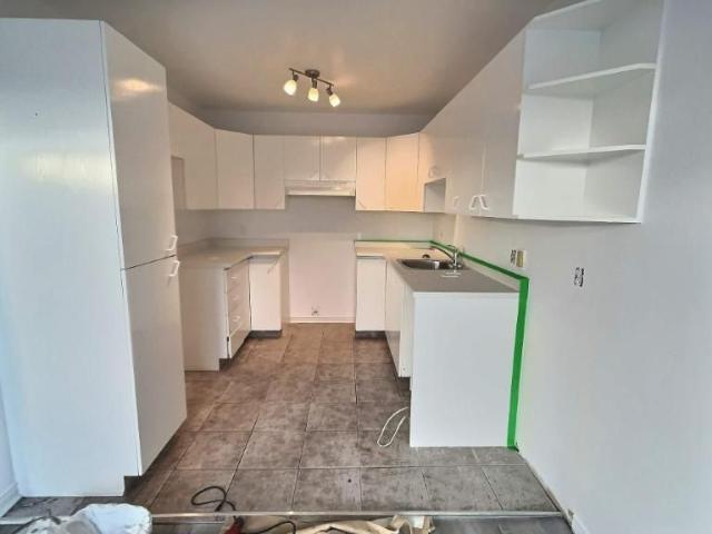 2 CH 1 SDB Charlemagne $1,400 /mo