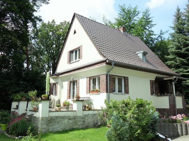 2 charmante Einfamilienhäuser auf 1.527 m² Parkgrundstück Massivhaus u. Bungalow
