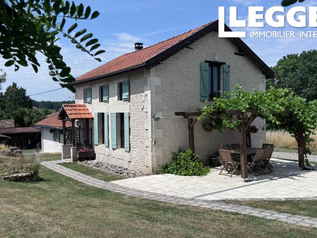 2 charmantes maisons de caractère en pierre situées dans un bel endroit à la campagne