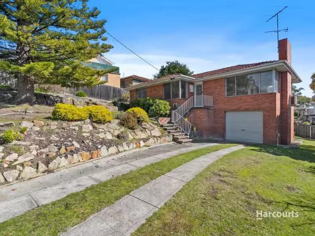 2 Coolangatta Street, LINDISFARNE, TAS 7015 House for Rent