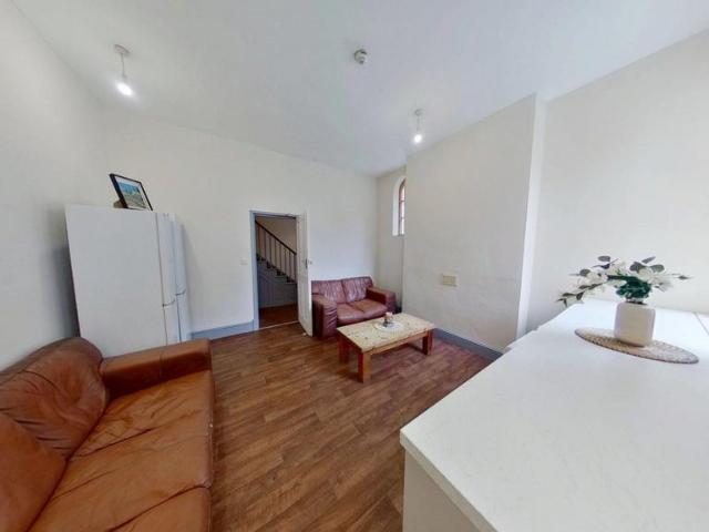2 Colville Street, Nottingham, NG1 4HQ 7 bed semi detached house to rent £4,520 pcm £1,043 pw
