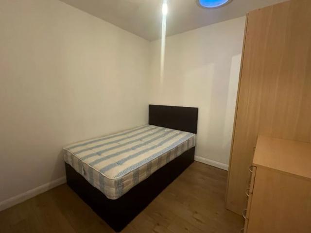 2 Common Road, HUDDERSFIELD