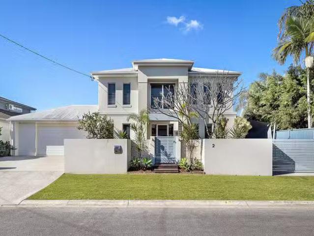 2 Coral Gables Key, Broadbeach Waters, QLD 4218