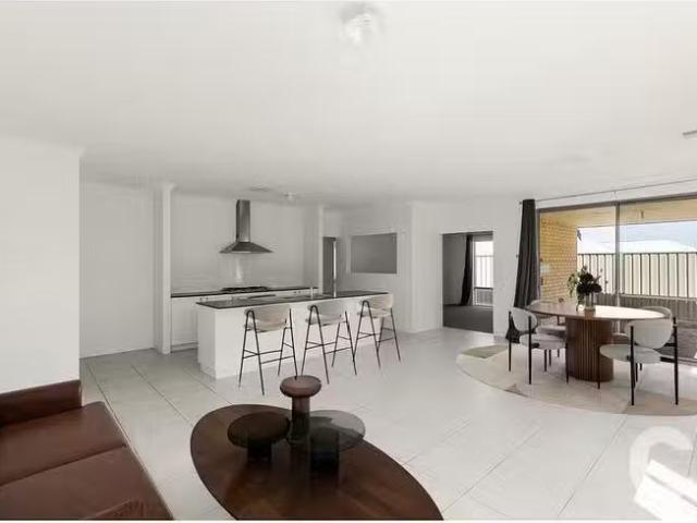2 Corbridge Avenue, Wellard, WA 6170