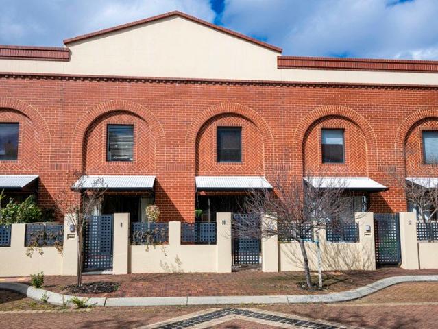 2 COURTYARDS. 2 CAR BAYS. HIGHLY SOUGHT AFTER LITTLE SHENTON LANE