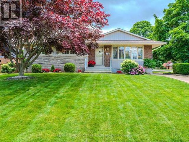 2 Croydon Drive, St. Catharines Lakeshore, ON, L2M 1J2 house for sale | Listing ID X13563 | Royal LePage
