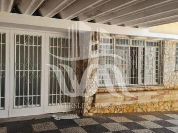 À venda. 2 casas no mesmo terreno com 3 dormitórios 1 suíte, cozinha planejada e sacada no Jardim
