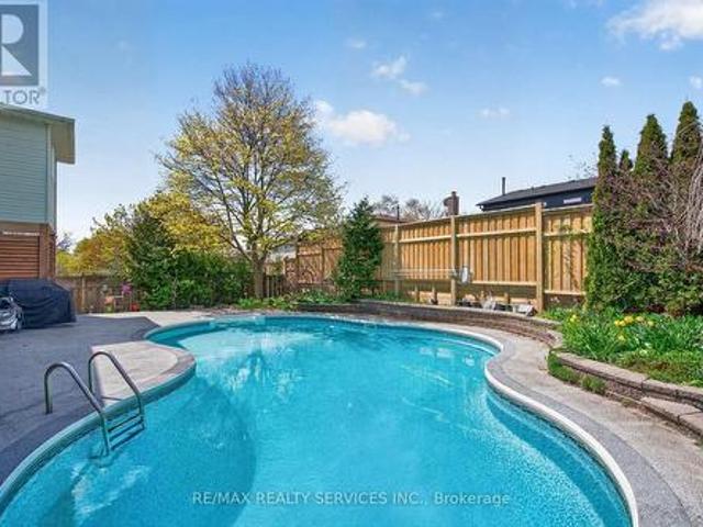 2 Dunbar Drive, Whitby, ON, L1N 6R7 house for sale | Listing ID E13542 | Royal LePage