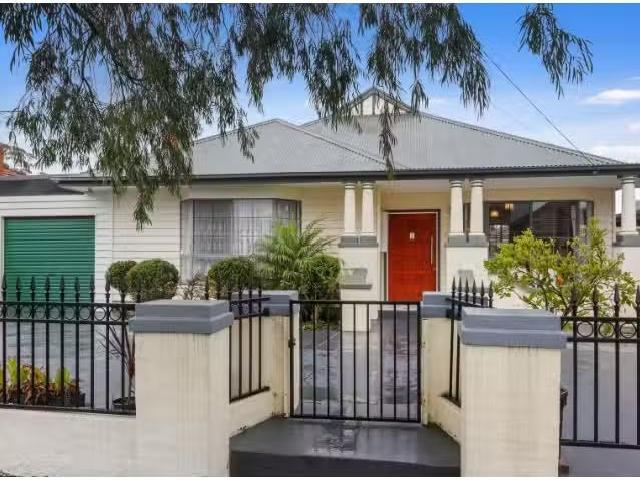 2 Dunedin Street, Maidstone House for rent Listed by Alice Mo.