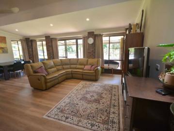 2 dwellings on 1.5 acres in rural bush setting TREETON
