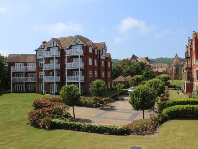 2 Darley Road, Meads 2 bed apartment to rent £2,150 pcm £496 pw