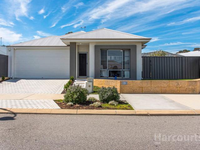 2 Deepwater Way, LAKELANDS, WA 6180