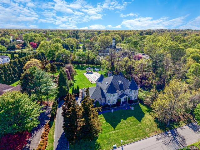 2 Deepwells Ln, St. James, NY 11780 | MLS #992489