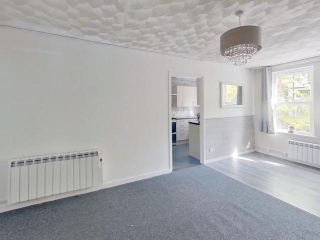 2 Derwent Court, Nottingham 2 bed flat to rent £950 pcm £219 pw
