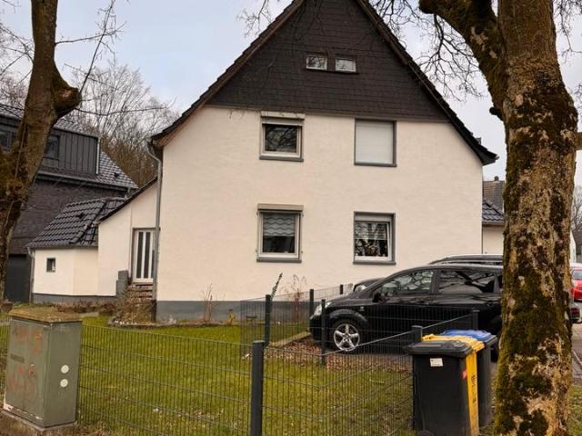 2 Doppel Haus Hälften zu verkaufen mit Miete Einnahme