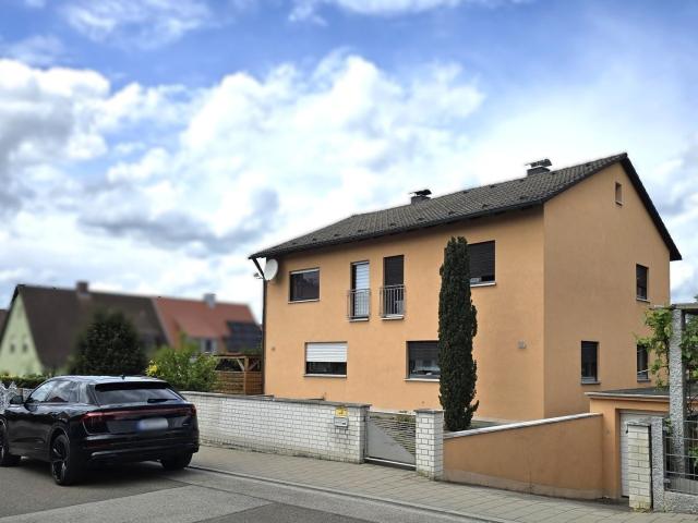 2 Doppelhaushälften + separates 303 m² Flurstück auf insgesamt 739 m²