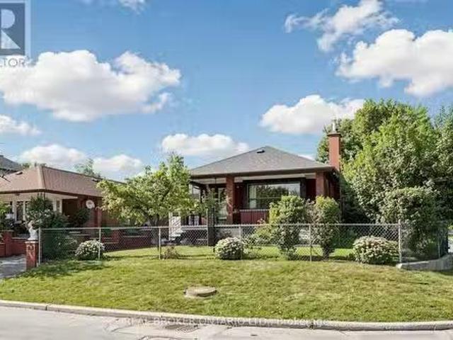 2 Dorking Crescent, Toronto, ON, M3M 2B6 house for sale Lis.