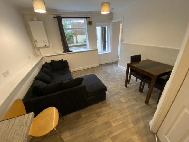 2 Double Bed Garden Flat