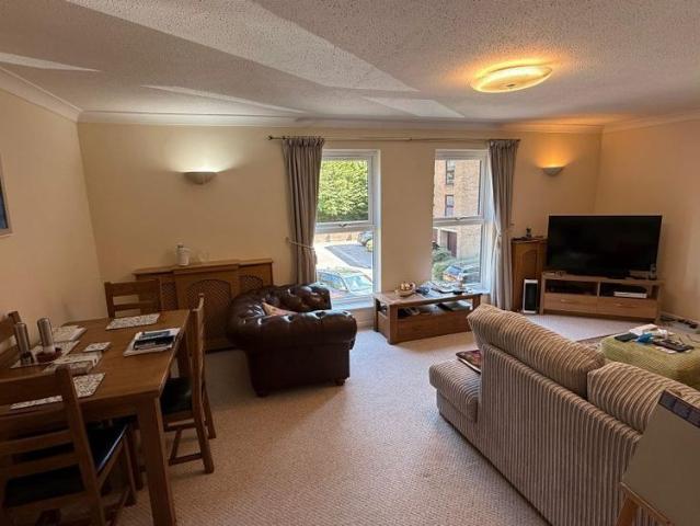 2 Double Bed Flat – Goldaming Charterhouse Road, GU7