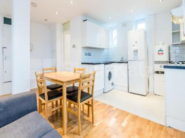 2 double bedroom property with balcony located in Holloway N7