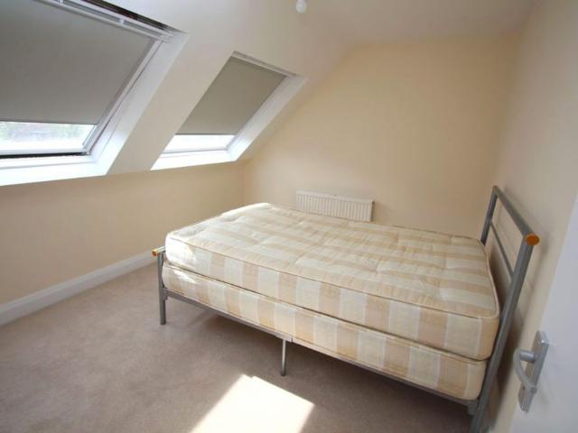 2 Double Bedroom Split Level Flat – Surbiton Cranes Park, KT5