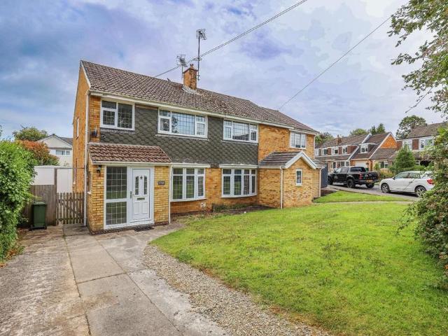 2 Druids Green, Cowbridge, CF71 7BP 3 bed semi detached house to rent £1,350 pcm £312 pw