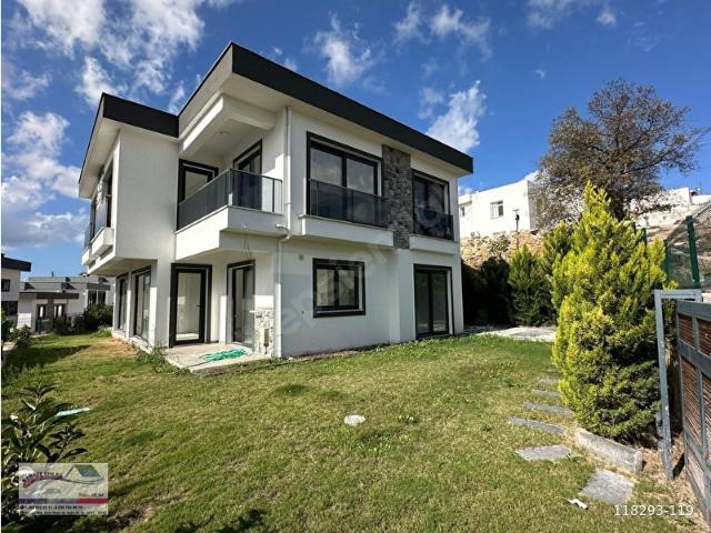 2 EV Bitişik Düzen Meşelik Köyü Merkezinde Büyük Bahçeli 2 Dubleks Villa Açıklamaya bkz