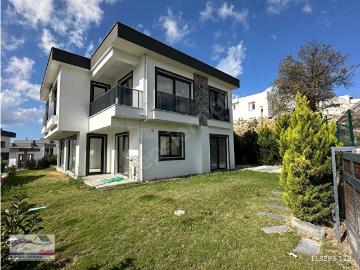 2 EV Bitişik Düzen Meşelik Köyü Merkezinde Büyük Bahçeli 2 Adet Dubleks Villa Açıklamaya bkz
