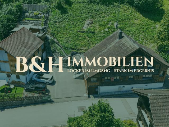 2 Einfamilienhäuser mit sehr viel Platz im Herzen Rüthis