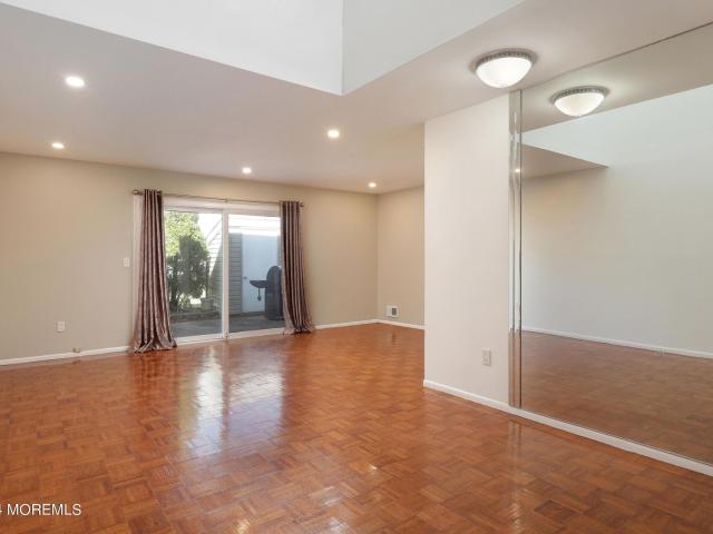 2 Elizabeth Court, Tinton Falls, US, NJ