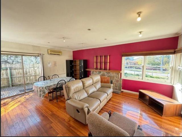 2 FURNISHED ROOMS AVAILABLE!