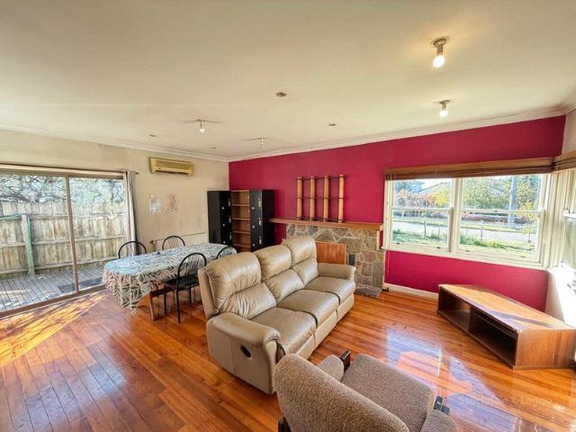 2 FURNISHED ROOMS AVAILABLE!