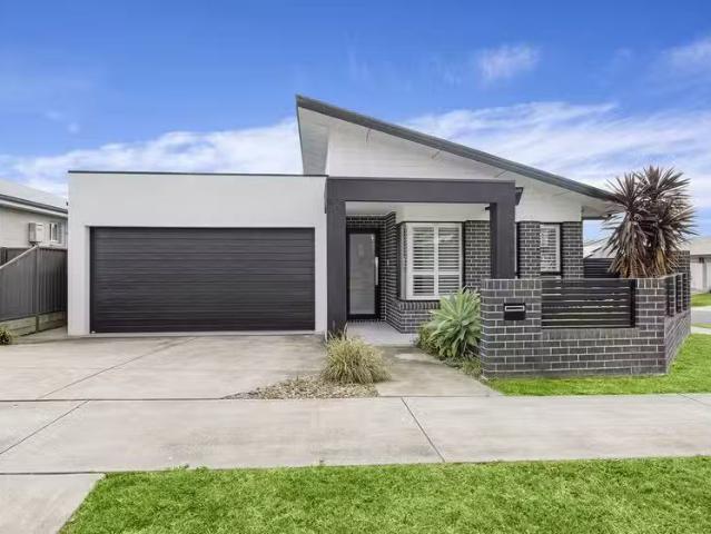 2 Fairy Wren Close, Calderwood, NSW 2527 House for Rent