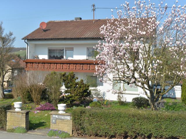 2 Fam. Wohnhaus in Aussichtslage
