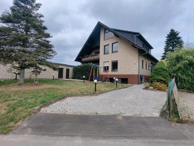 2 Fam.Haus,400m2, Bad Oeynhausen zu verk oder eine Wohnung 200m2