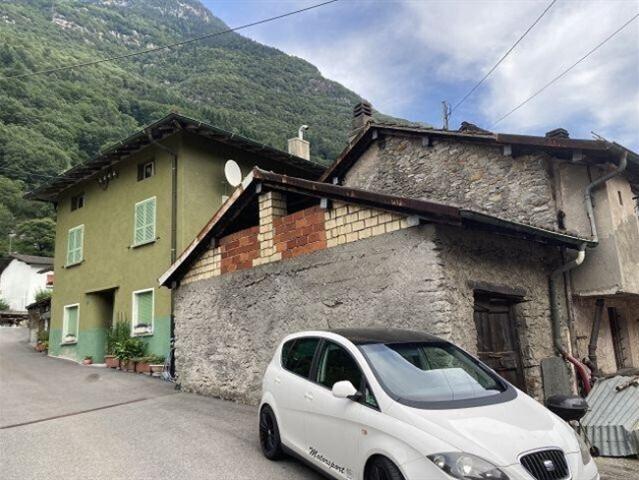 2 Familien Haus mit Nebenhaus zum Ausbauen / Zweifamilienhaus mit Nebenhaus zum Renovieren