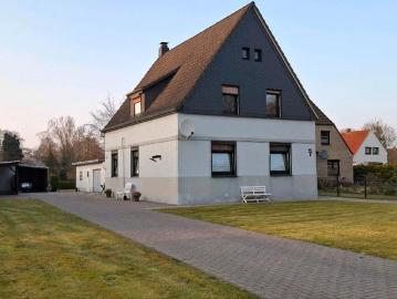 2 Familien Haus mit fast 3000 qm Grundstück