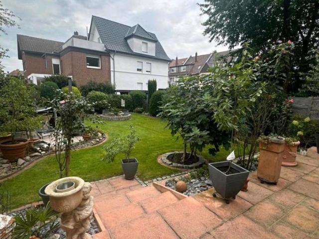2 FAMILIEN HAUS ZU VERKAUFEN.