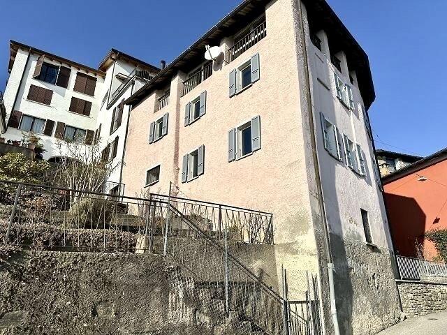 2 Familienhaus an zentraler, sehr ruhiger, sonniger Aussichtslage / Zweifamilienhaus, sehr zentral, sonnig, ruhig mit schöner Aussicht