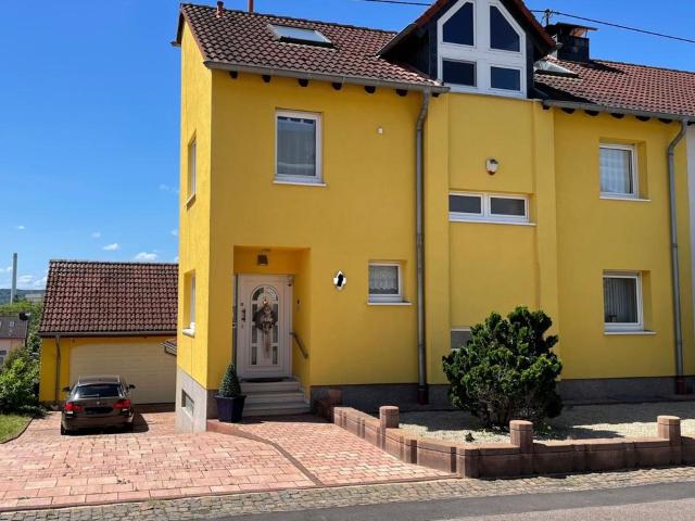 2 Familienhaus, Doppelhaushälfte mit PV Anlage & Solarthermie