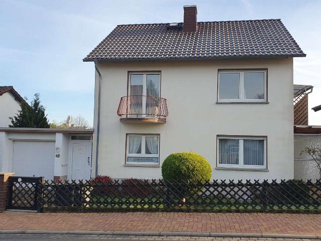 2 Familienhaus in Massivbauweise mit großem Garten in zentraler Lage