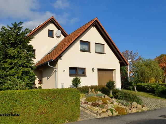2 Familienhaus in ruhiger und relativ zentraler Ortslage