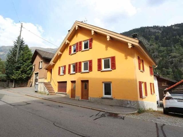 2 Familienhaus mit 3 1/2 und 7 1/2 Zimmer Wohnungen / Zweifamilienhaus mit 3 und 7 1/2 Zimmer Wohnungen