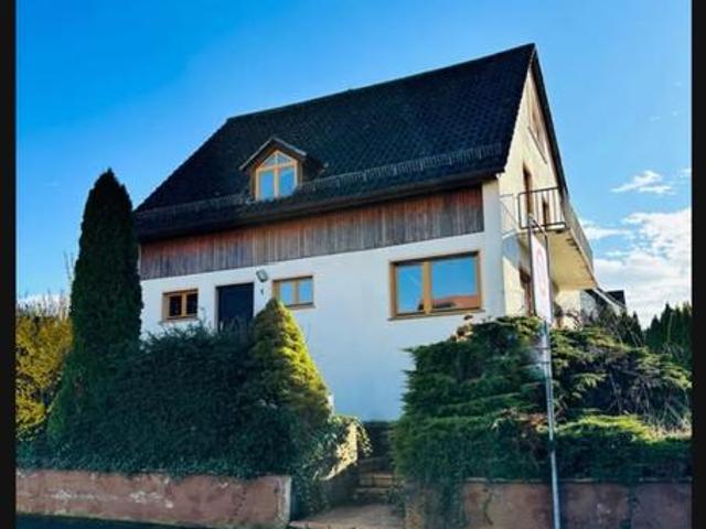 2 Familienhaus mit Garagen, Garten und viel Potenzial