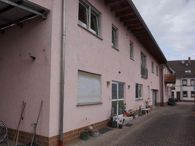 2 Familienhaus mit Garagen in Bellheim
