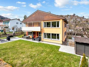 2 Familienhaus mit grossem Garten und Einliegerwohnung