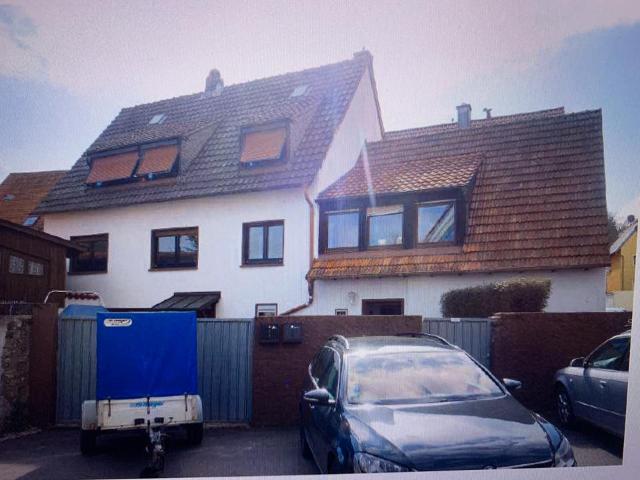 2 Familienhaus mit ELW in Wzb Versbach zu verkaufen