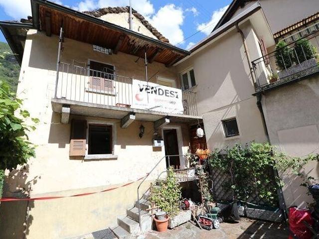 2 Familienhaus mit schönem Aussenbereich / Zweifamilienhaus mit grossem Hof